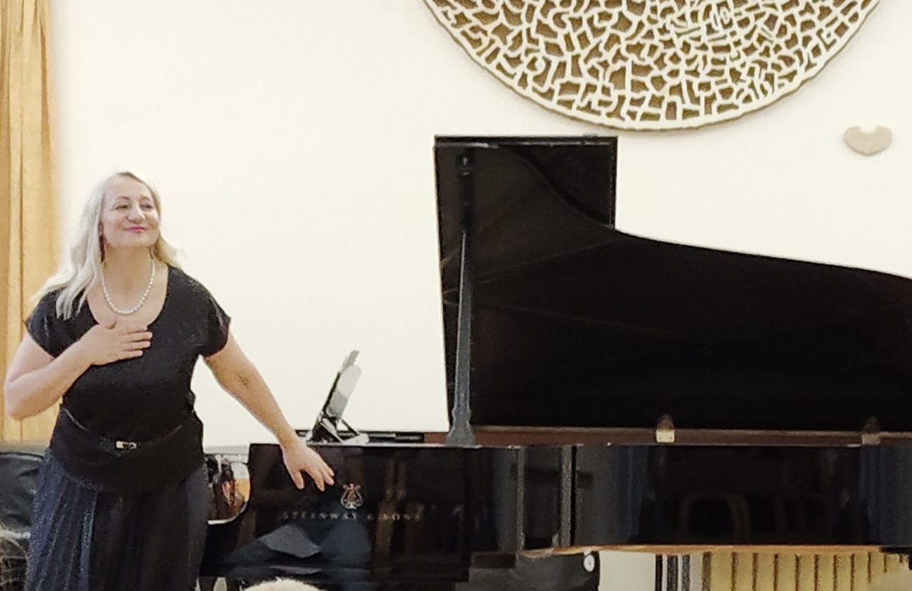 c8b8578f-d0da-4bd5-96f1-39a73fbbbd58